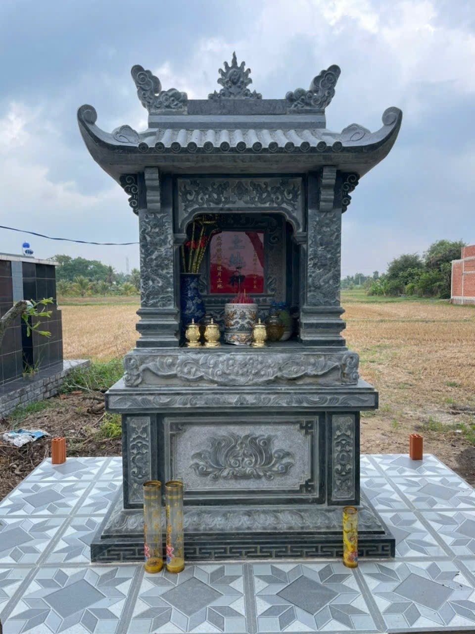 Vệ sinh và bảo trì miếu đá